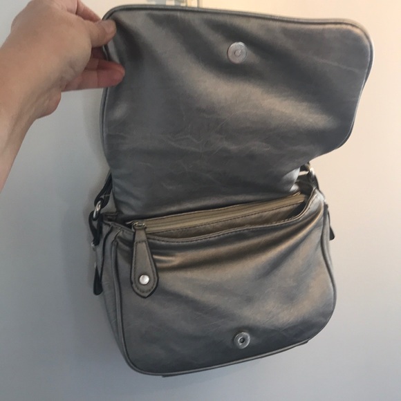 Juicy couture silver metallic over shoulder bag - Picture 5 of 7